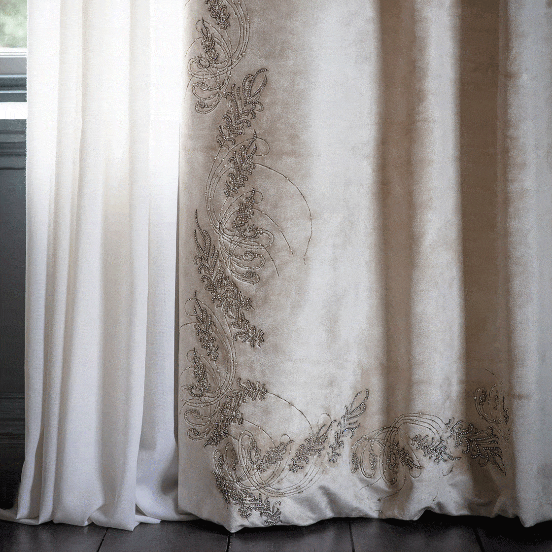 Augusta on Capri silk velvet - Stone Augusta on Capri silk velvet - Stone