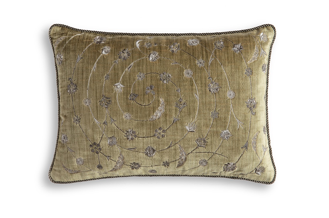 Boccaccio cushion in Como silk velvet - Fern