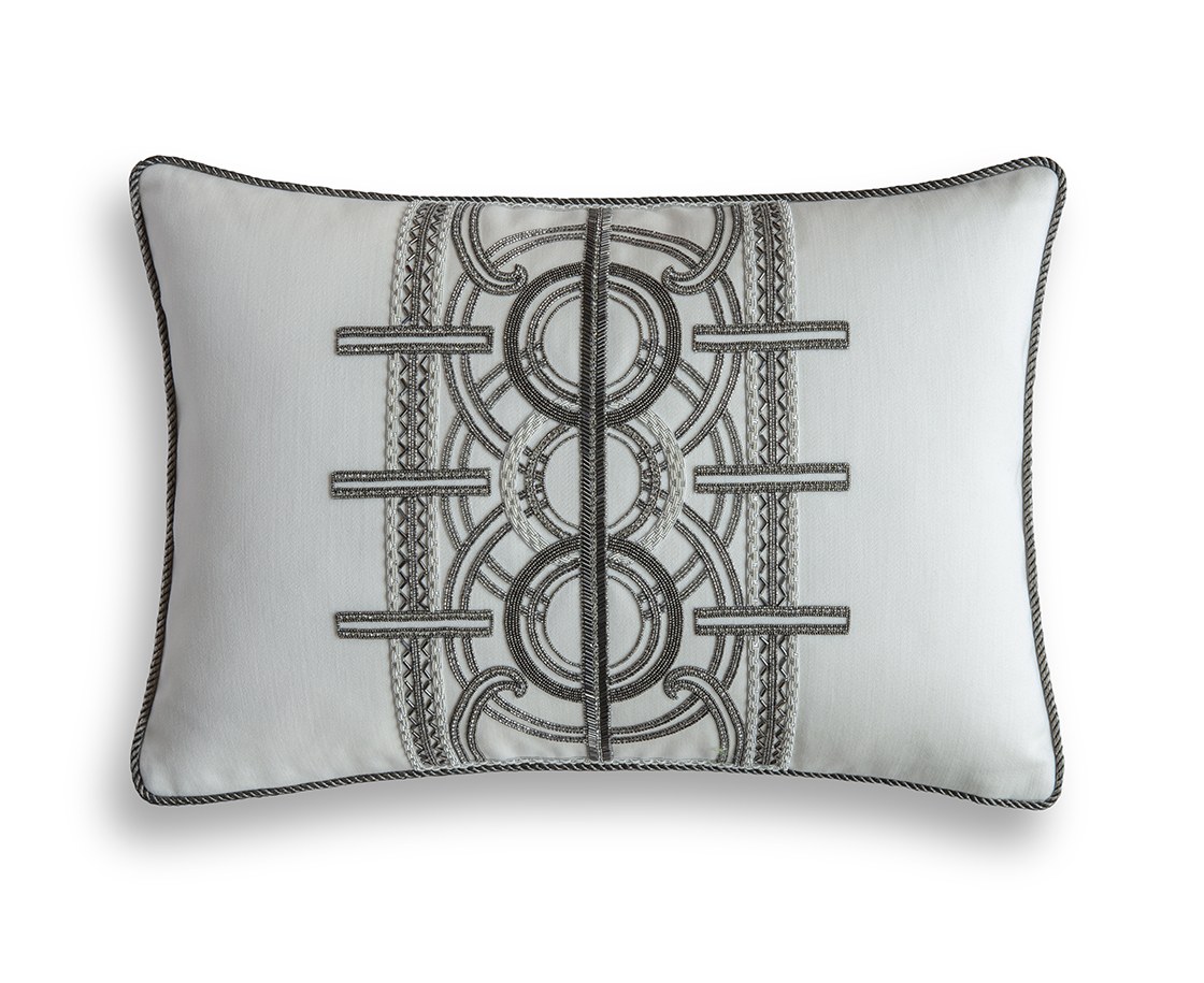 Circe cushion in Eriskay wool - Cloud - Beaumont & Fletcher