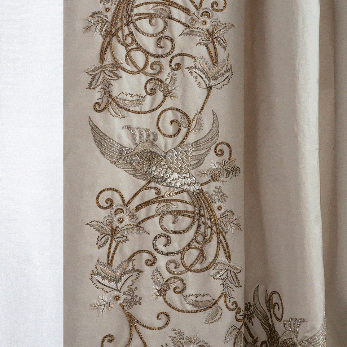 Papageno embroidery on drapes in Plain satin - Light sage