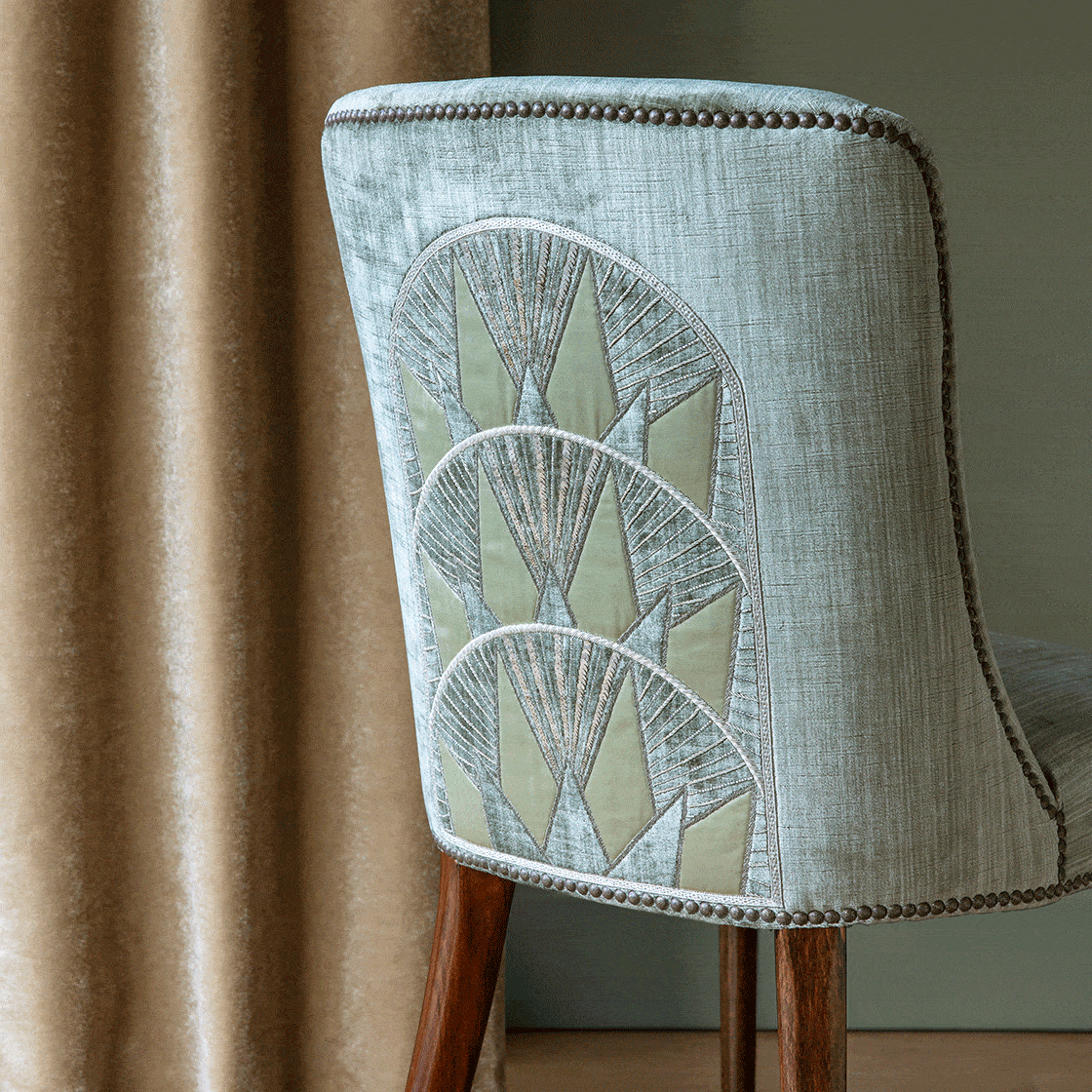 Rockefeller embroidery on Calypso dining chair in Como silk velvet - Moss Rockefeller embroidery on Calypso dining chair in Como silk velvet - Moss