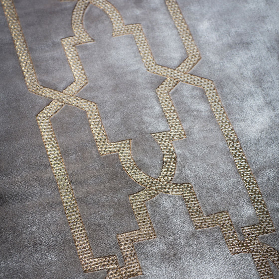 Aida embroidery on Capri silk velvet - Argent Aida embroidery on Capri silk velvet - Argent