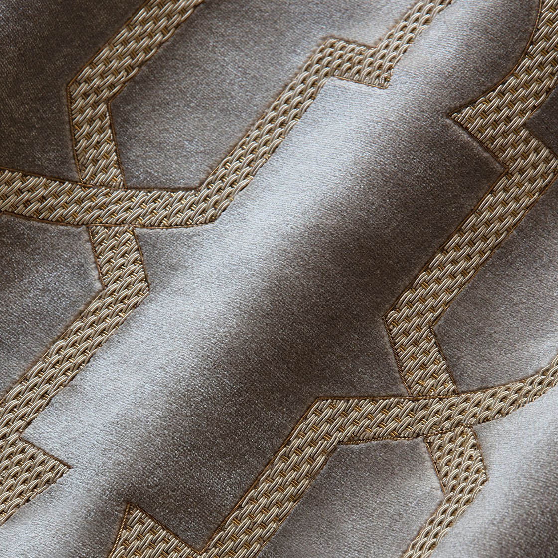 Aida embroidery on Capri silk velvet - Argent