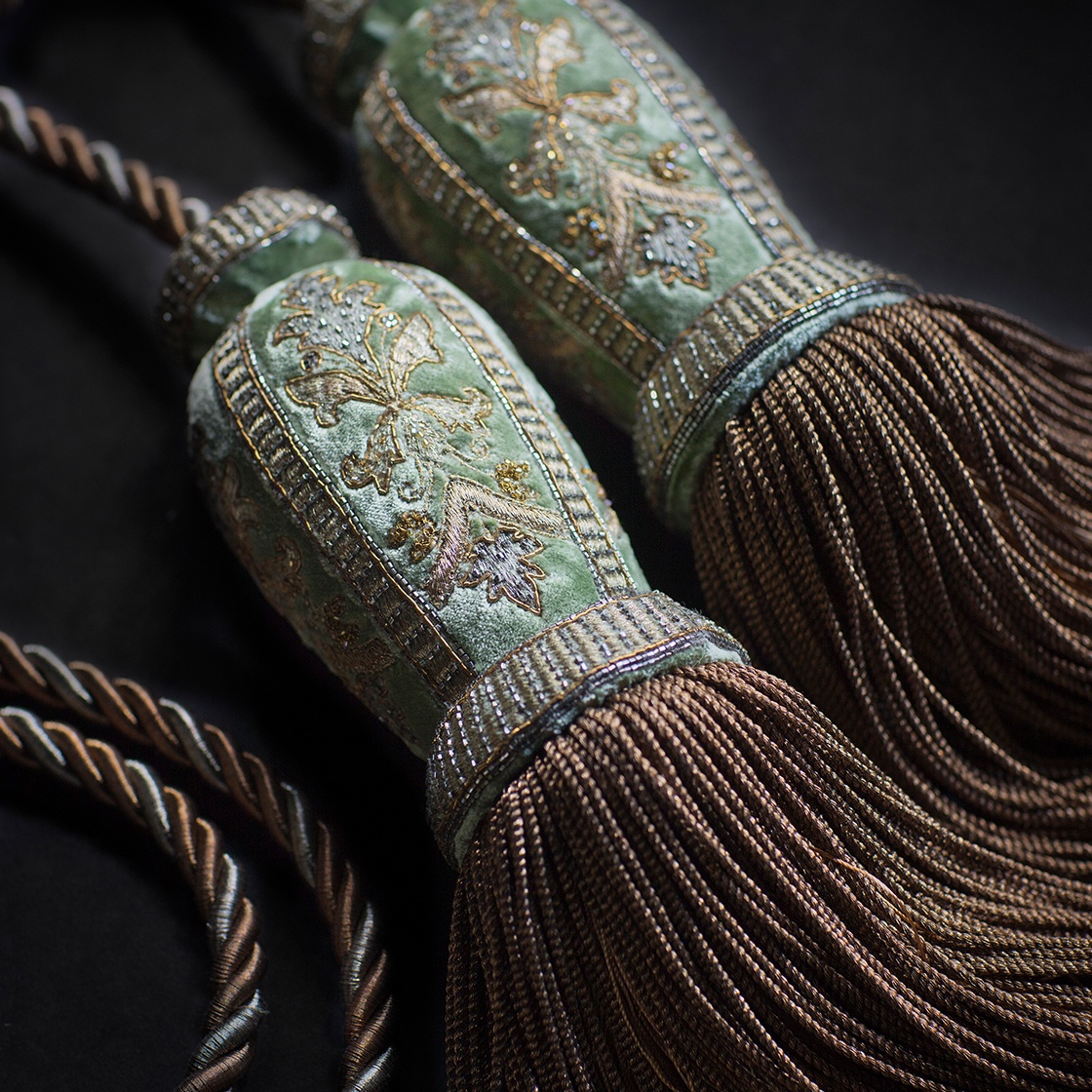 Claudia Tie Back in Capri Silk Velvet - Misteltoe - Beaumont & Fletcher - Beaumont & Fletcher
