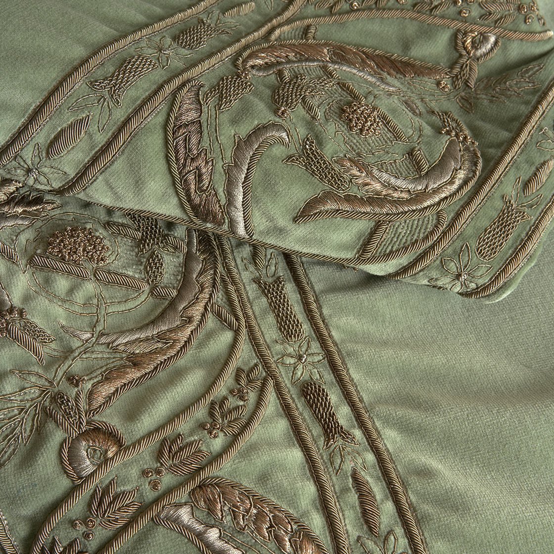 Racine embroidery  in Capri Silk velvet - Pistachio