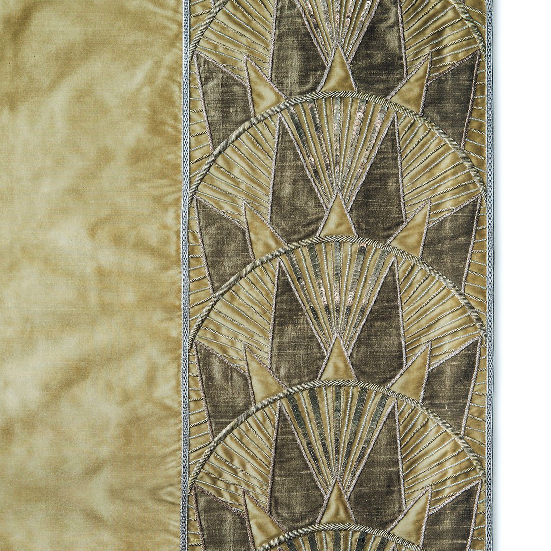 Rockefeller embroidery in Boyne silk - Muscatelle Rockefeller embroidery in Boyne silk - Muscatelle