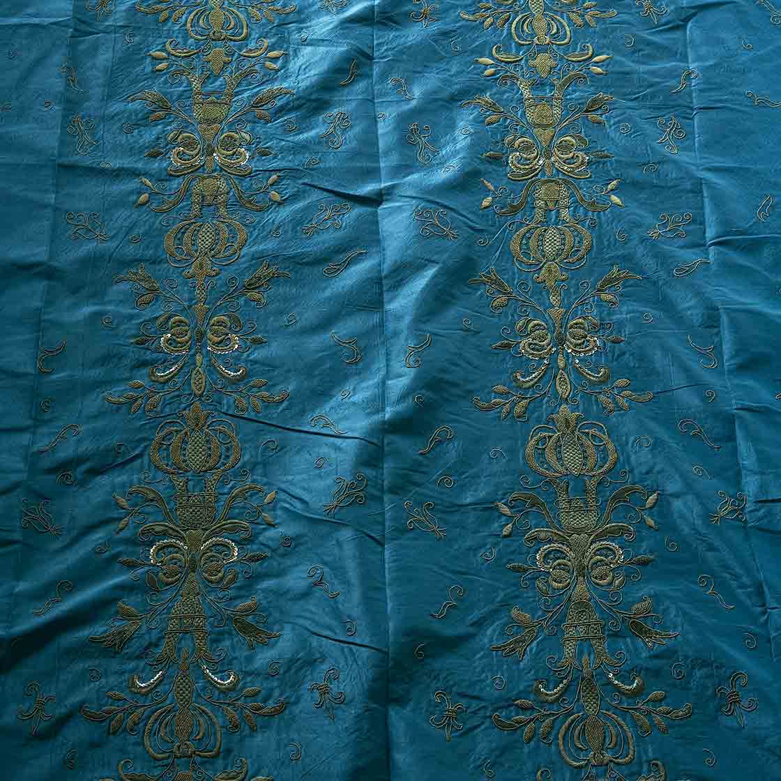 Zola embroidery in Duchess silk - Cornflower Zola embroidery in Duchess silk - Cornflower