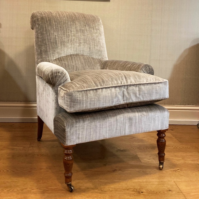 Bennett Chair in Como silk velvet – SageBennett Chair in Como silk velvet – Sage