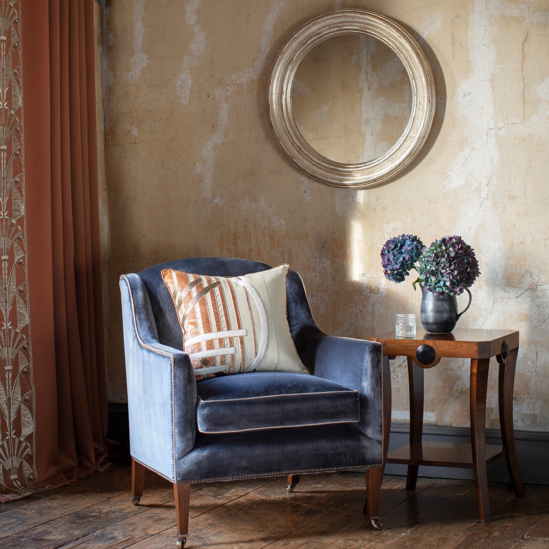 Duke console table with Edgar chair in Capri silk velvet - Charcoal - Beaumont & Fletcher