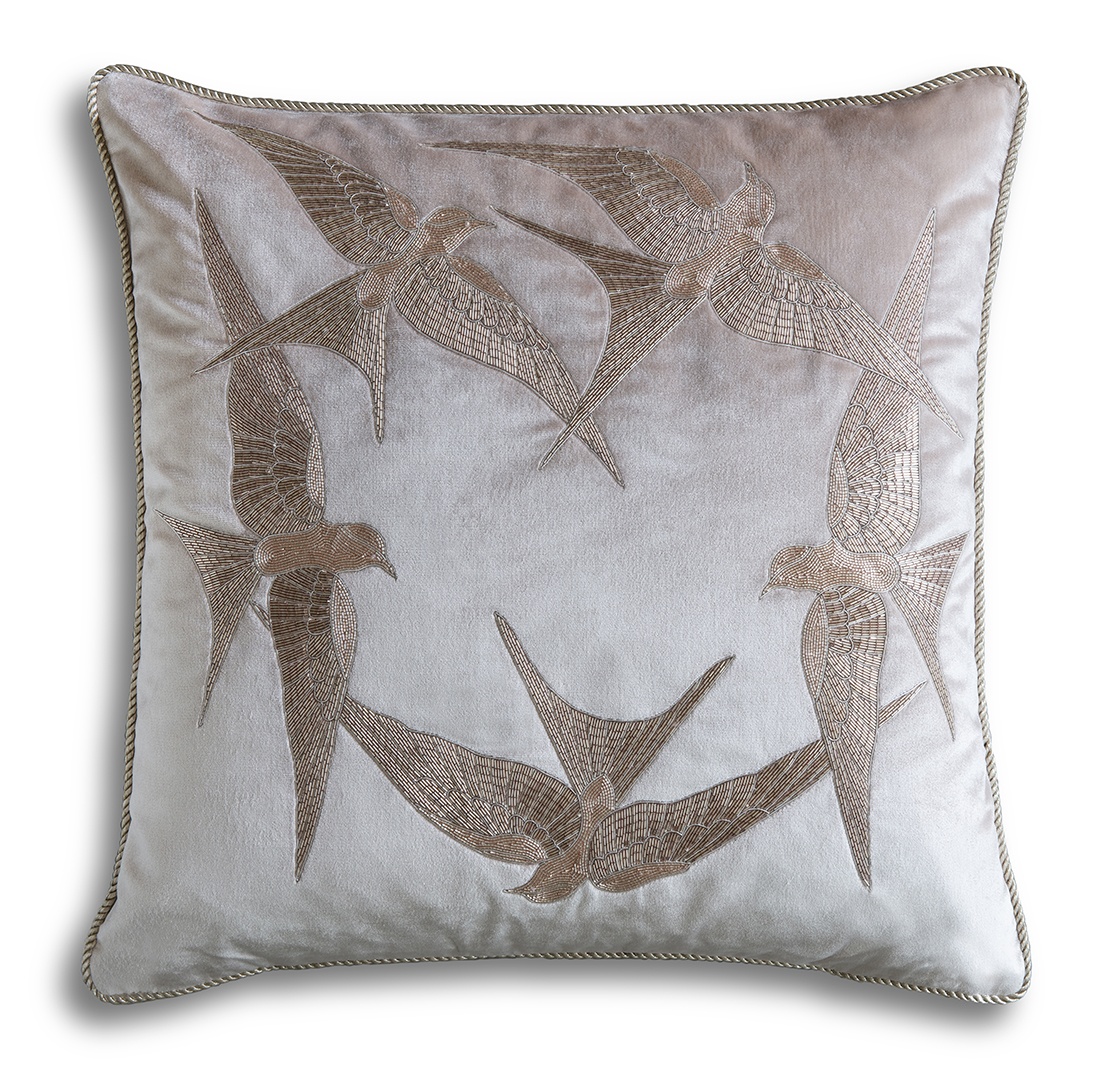 Elvira cushion in Capri silk velvet - Blush Elvira cushion in Capri silk velvet - Blush