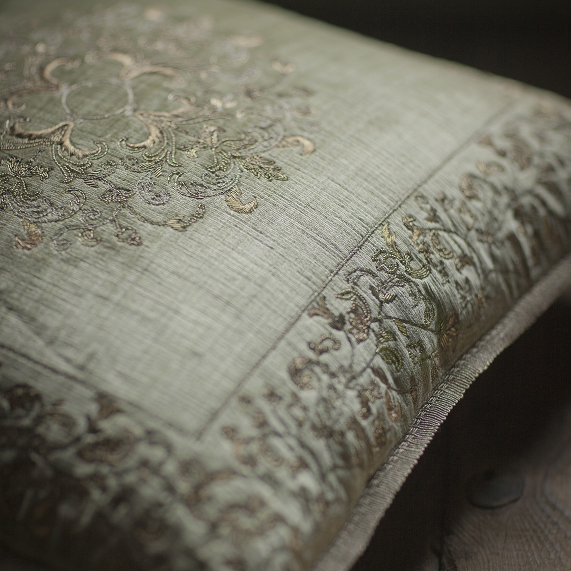 Felicia cushion in Como silk velvet -Fern