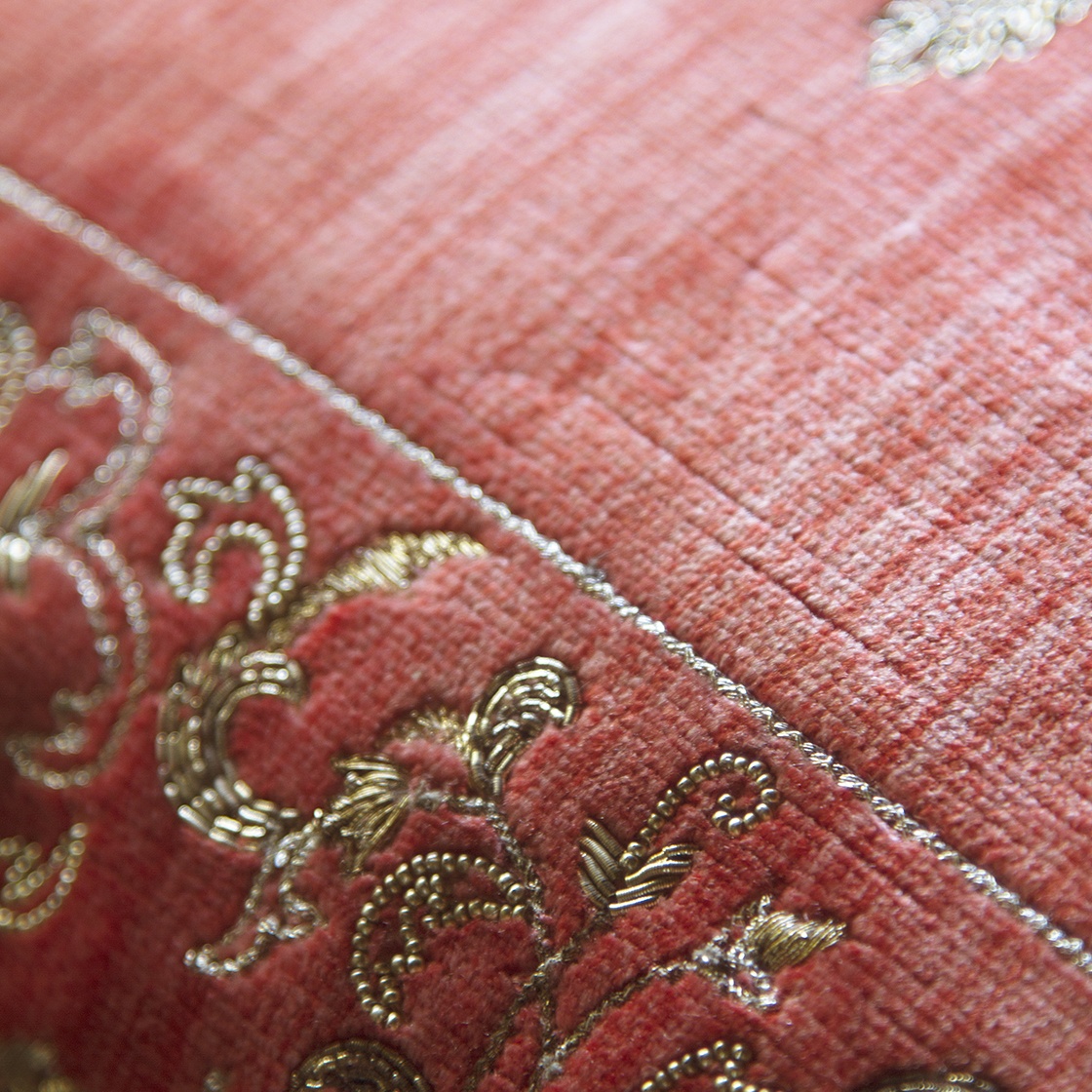 Felicia cushion in Como silk velvet - Pompeiian Red