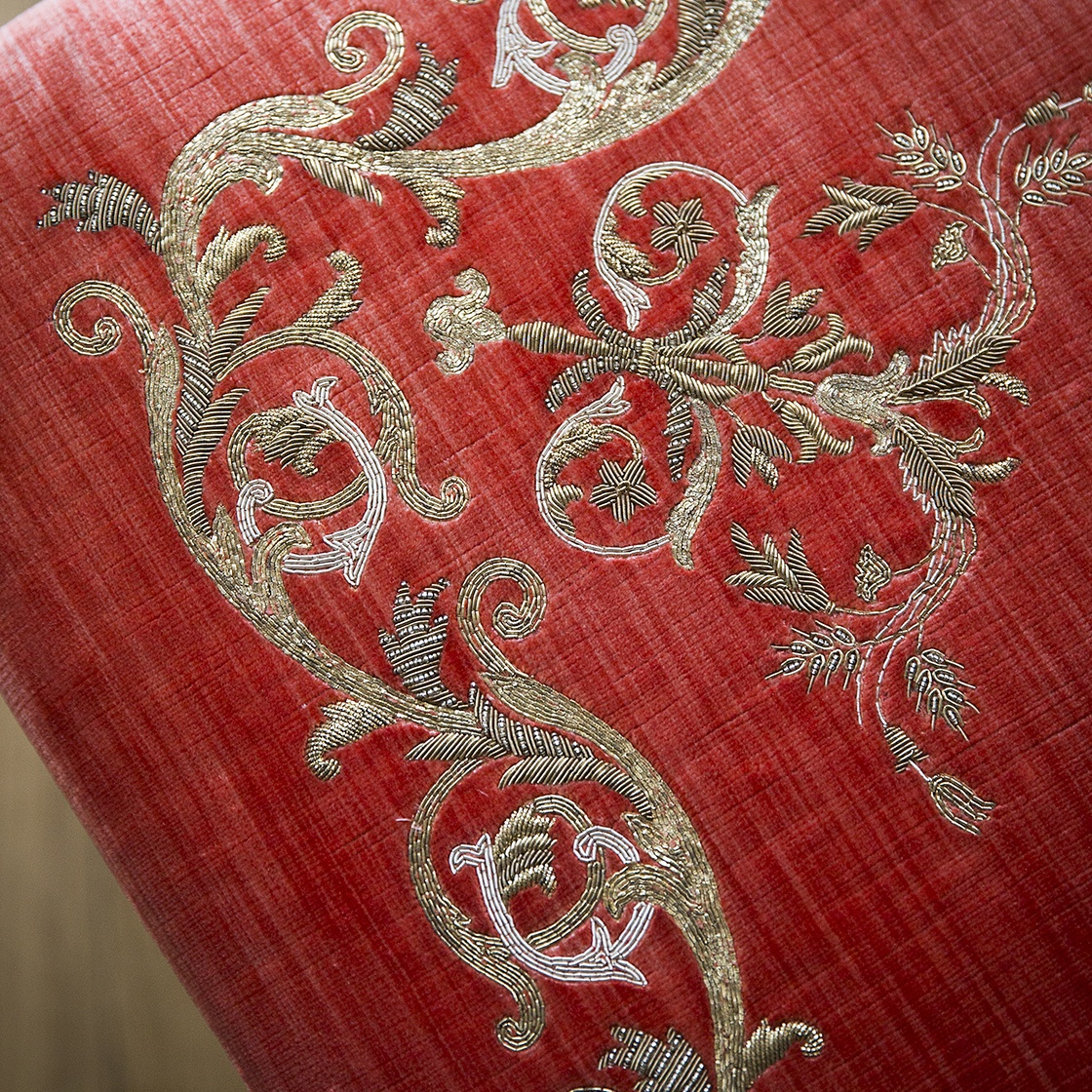 Viola embroidery on Ottoman table in Como - Pompeiian red - Beaumont & Fletcher