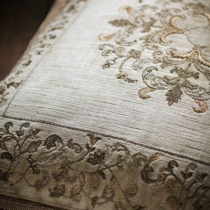 Felicia cushion in Como silk velvet - Fern
