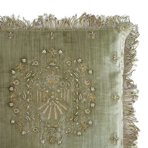 Beatrice cushion in Como silk velvet - Fern