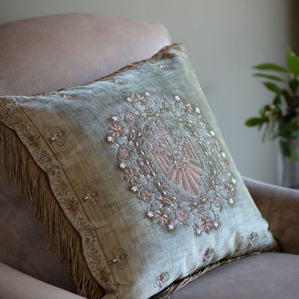 Beatrice cushion in Como silk velvet - Fern