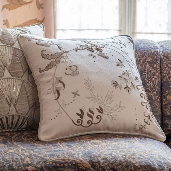 Moliere cushion in Eriskay wool - Cloud