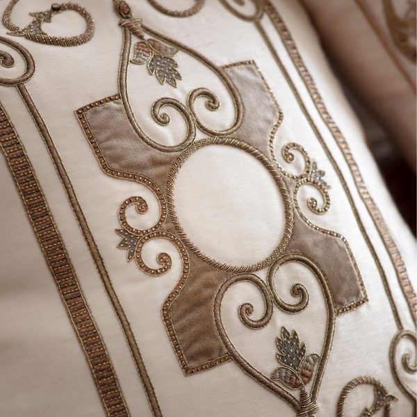 Cordoba cushion in Lagan silk - Oyster