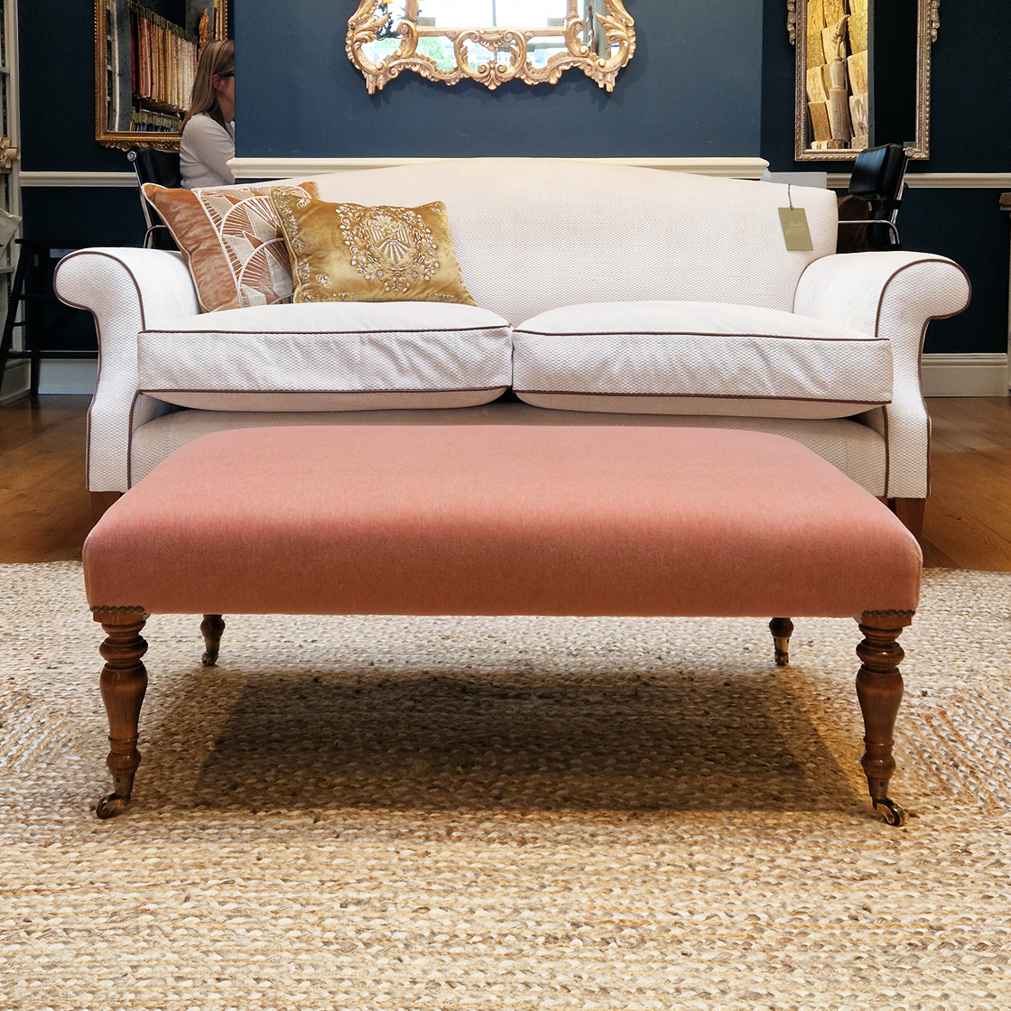 Victorian footstool in Solesino mohair - Rose